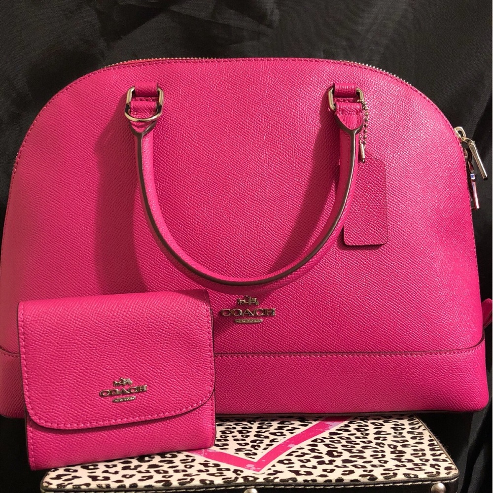 💋SOLD💋Coach hot pink purse and wallet
